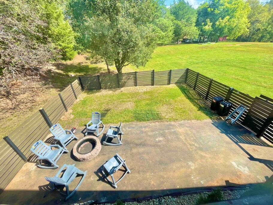 Modern Lake Side Nest• Hotub Fenced Yard King Beds Севьервилл Экстерьер фото
