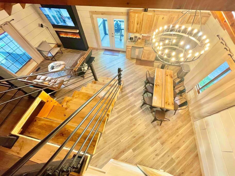 Modern Lake Side Nest• Hotub Fenced Yard King Beds Севьервилл Экстерьер фото