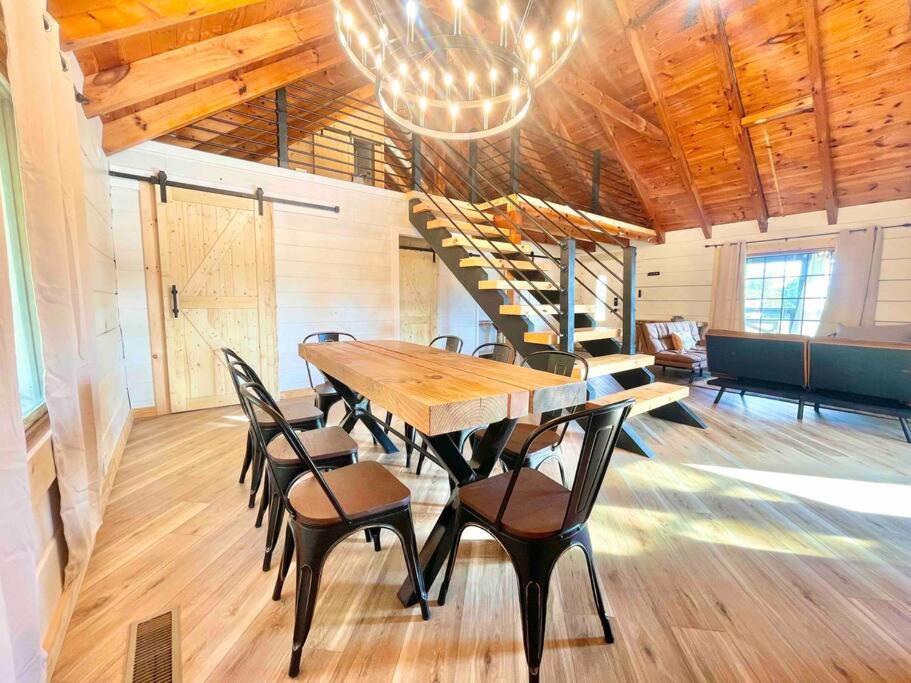 Modern Lake Side Nest• Hotub Fenced Yard King Beds Севьервилл Экстерьер фото
