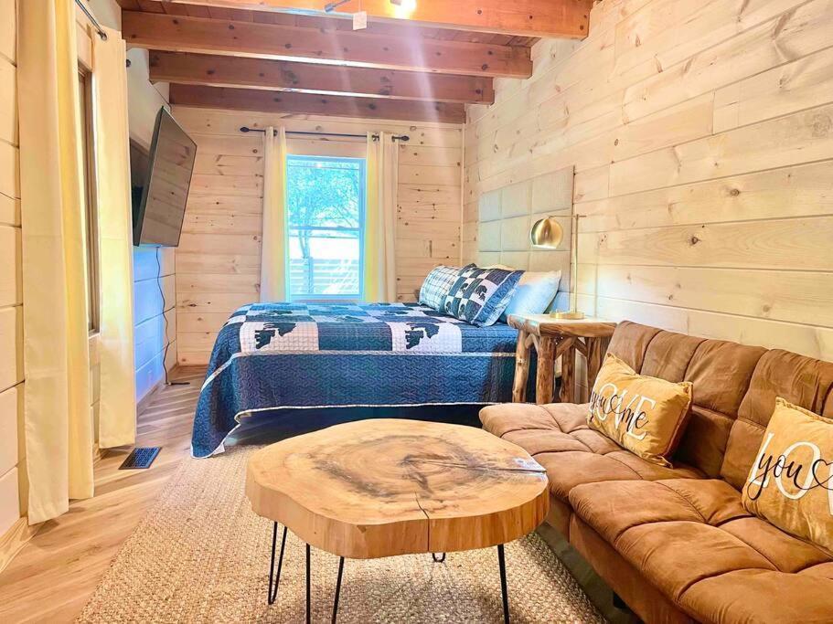Modern Lake Side Nest• Hotub Fenced Yard King Beds Севьервилл Экстерьер фото