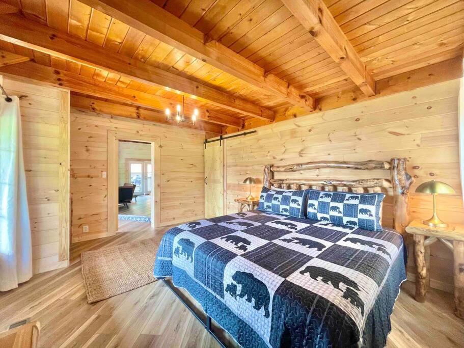 Modern Lake Side Nest• Hotub Fenced Yard King Beds Севьервилл Экстерьер фото