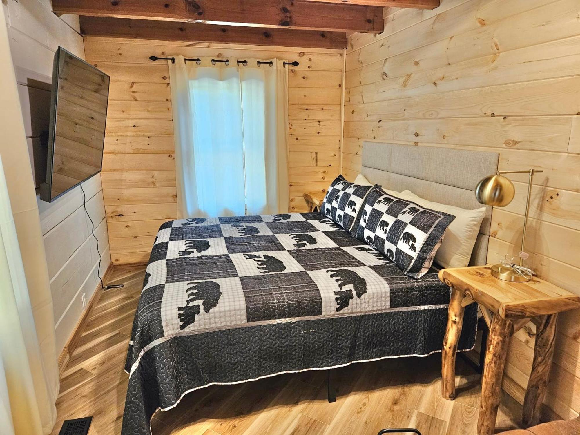 Modern Lake Side Nest• Hotub Fenced Yard King Beds Севьервилл Экстерьер фото